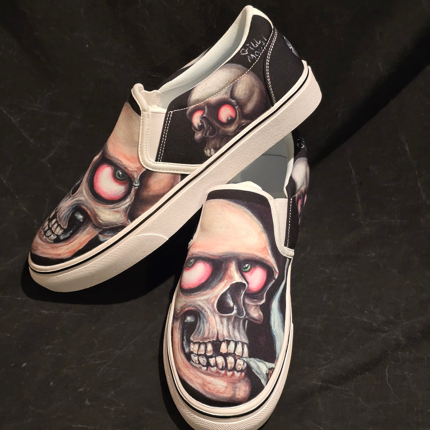 Smoking Skulls Slip on