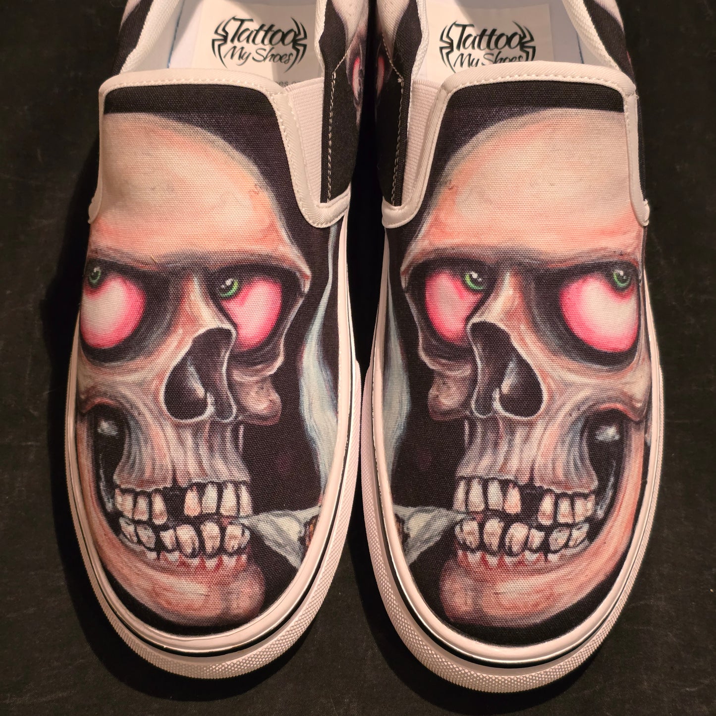 Smoking Skulls Slip on