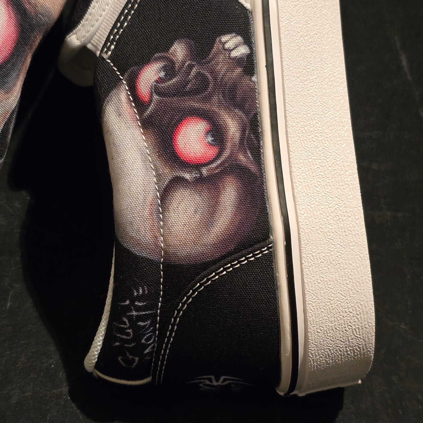 Smoking Skulls Slip on