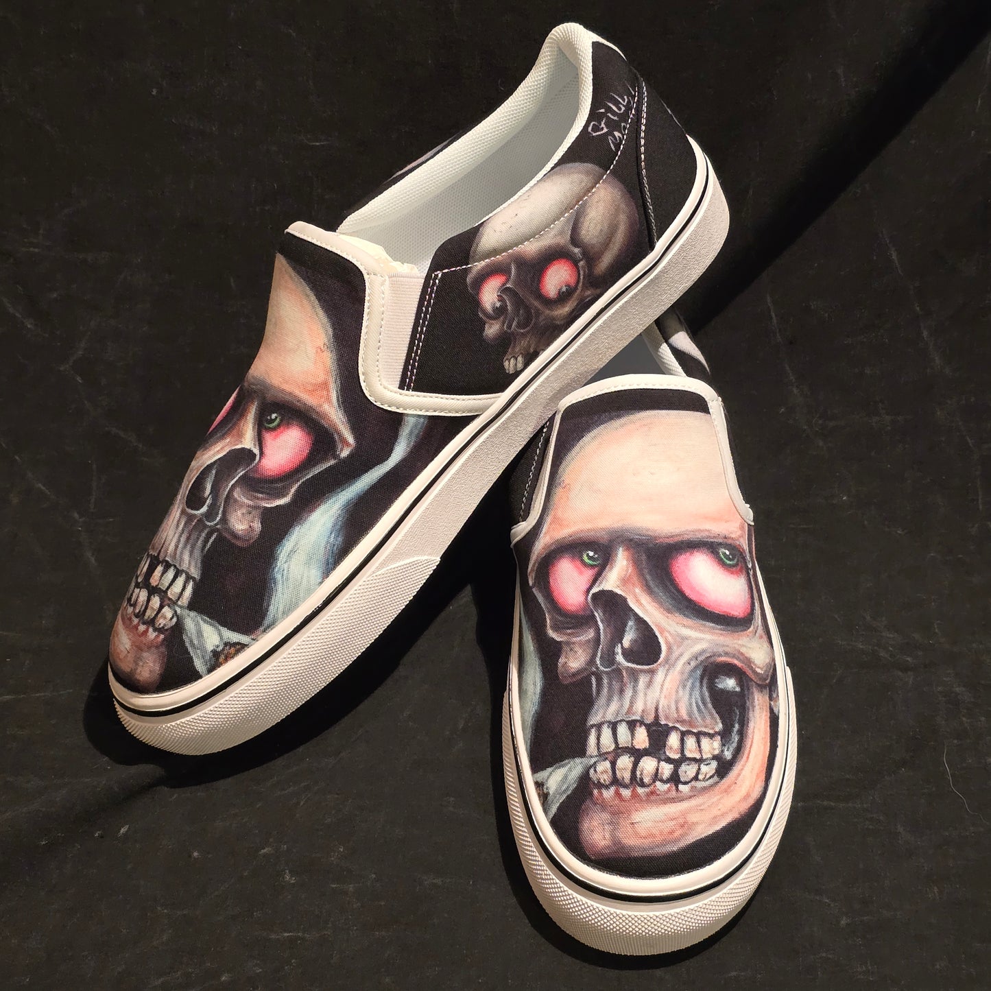 Smoking Skulls Slip on